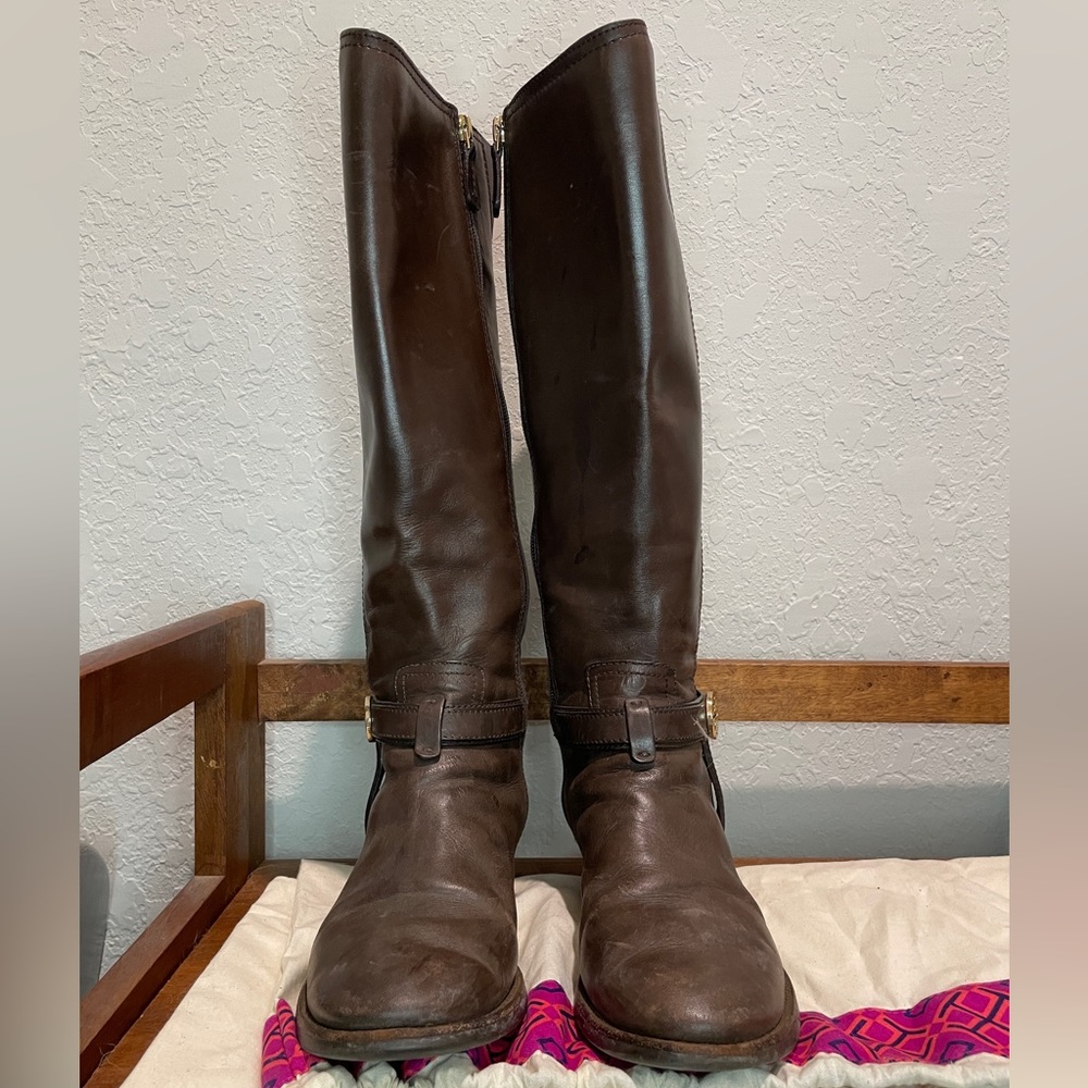 *VINTAGE* Iconic Tory Burch riding boots in a size 6.5 (US) in brown.